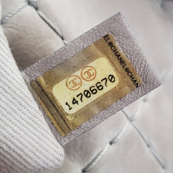 VINTAGE CHANEL Shoulder Bag, Light Gray Leather - Picture 16 of 16